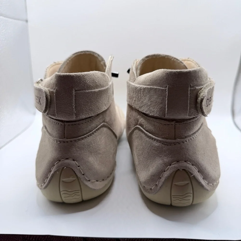 Men's DBeck Explorer series suede boots.